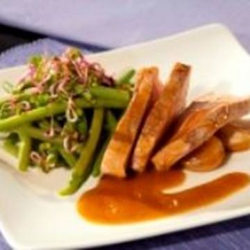 Rôti de veau, haricots verts et ail en chemise Rôti de veau, haricots verts et ail en chemise