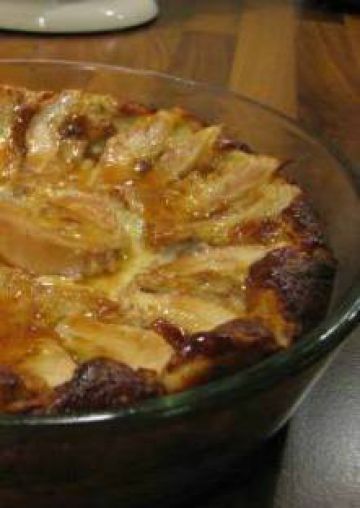 Clafoutis poires, roquefort et noix, sauce au miel Clafoutis poires, roquefort et noix, sauce au miel