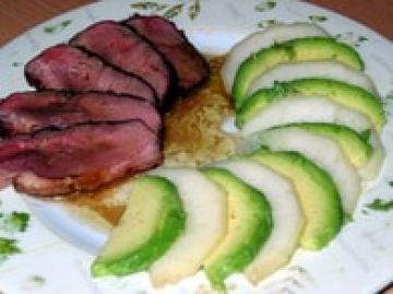 Magret de canard à la poire et à l’avocat Magret de canard à la poire et à l’avocat