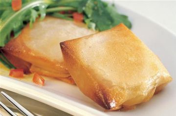 Brick de rocamadour, sauce vierge au curry Brick de rocamadour, sauce vierge au curry