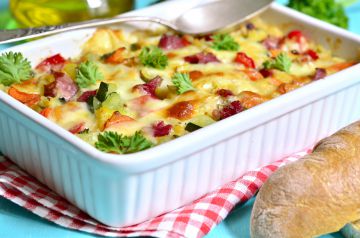 Tartiflette aux pommes de terre et aux saucisses Tartiflette aux pommes de terre et aux saucisses