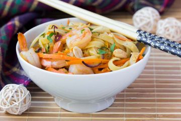 Tagliatelles aux crevettes, carottes et sauce soja Tagliatelles aux crevettes, carottes et sauce soja