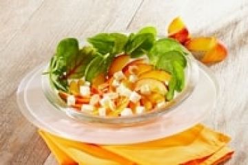 Salade de nectarines au fromage de brebis Salade de nectarines au fromage de brebis