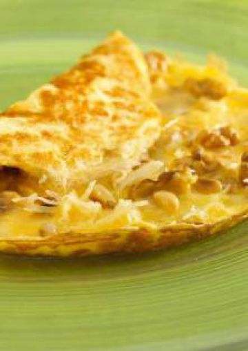 Omelette au comté, noix et pignons Omelette au comté, noix et pignons