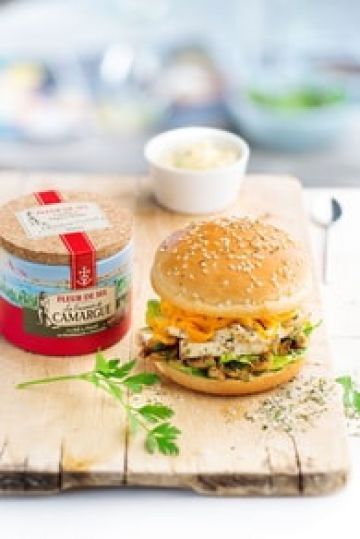 Burger de poulet rôti, carottes et duxelle de champignons Burger de poulet rôti, carottes et duxelle de champignons