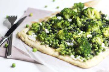 Pizza aux épinards, petits pois et brocoli Pizza aux épinards, petits pois et brocoli