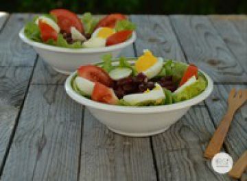 Salade d'haricots rouge, tomates, oeufs dur et piment Salade d'haricots rouge, tomates, oeufs dur et piment