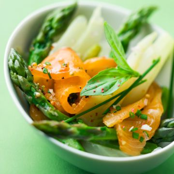 Salade d'asperges vertes et saumon fumé