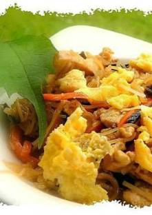 Vermicelles de riz au poulet et noix de cajou Vermicelles de riz au poulet et noix de cajou