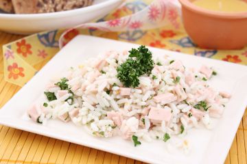 Salade de riz simple au jambon Salade de riz simple au jambon
