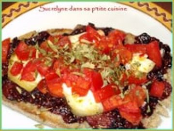 Tartine sucrée-salée figue-chèvre-tomate Tartine sucrée-salée figue-chèvre-tomate