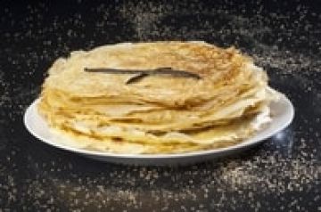 Crêpes sans grumeaux parfumées au sucre vanillé Crêpes sans grumeaux parfumées au sucre vanillé