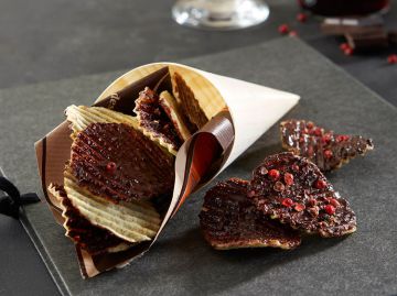 Chips de pommes de terre au chocolat et fleur de sel Chips de pommes de terre au chocolat et fleur de sel