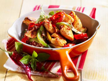 Sauté de poulet à la basquaise Sauté de poulet à la basquaise