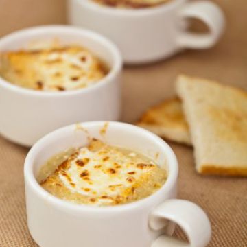 Gratinée à l'oignon Gratinée à l'oignon