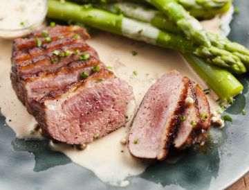 Magrets de canard à la crème flambés au cognac Magrets de canard à la crème flambés au cognac