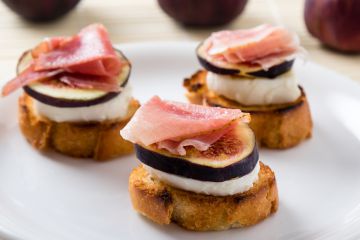 Toasts figue, chèvre et jambon de Parme Toasts figue, chèvre et jambon de Parme