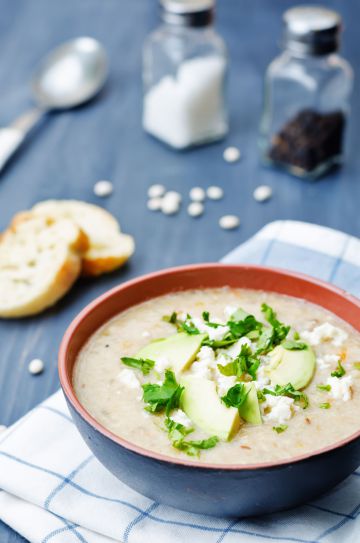 Soupe d'avocat et poulet maison Soupe d'avocat et poulet maison