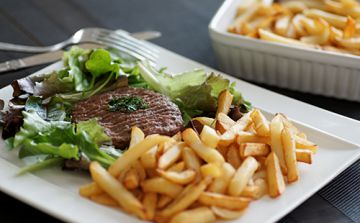Steak haché et frites maison Steak haché et frites maison
