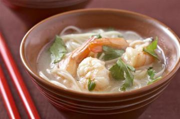 Soupe de crevettes et nouilles chinoises Soupe de crevettes et nouilles chinoises