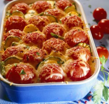 Gratin de courgettes et pommes de terre aux tomates entières Gratin de courgettes et pommes de terre aux tomates entières