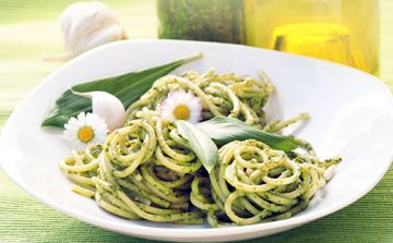 Spaghettis printaniers aux noisettes et à l'oseille Spaghettis printaniers aux noisettes et à l'oseille