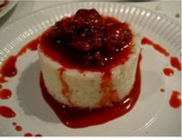 Riz au lait vanillé et coulis de framboise Riz au lait vanillé et coulis de framboise