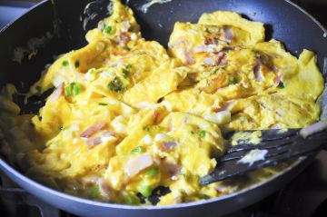 Omelette au jambon et ciboulette Omelette au jambon et ciboulette