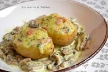 Pommes de terre farcies au lard et Reblochon, champignons à la crème Pommes de terre farcies au lard et Reblochon, champignons à la crème