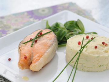 Médaillon de saumon, purée de topinambour Médaillon de saumon, purée de topinambour