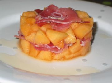 Tartare de melon et sa chiffonnade de parme Tartare de melon et sa chiffonnade de parme