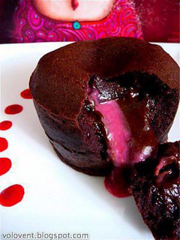 Fondant au chocolat noir et coeur coulant de framboise