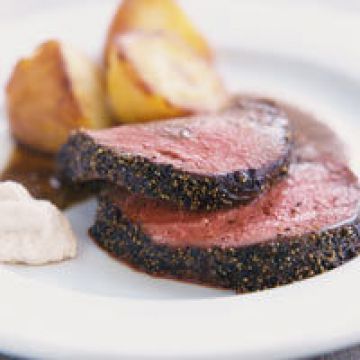 Rôti de boeuf à la cocotte et gratin de pommes de terre au parmesan Rôti de boeuf à la cocotte et gratin de pommes de terre au parmesan
