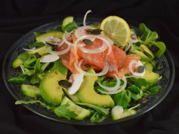 Salade santé - saumon, avocat, graines & co Salade santé - saumon, avocat, graines & co