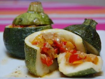 Petites courgettes farcies poivrons & parmesan Petites courgettes farcies poivrons & parmesan