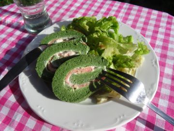 Omelette roulée aux épinards saumon et chèvre 