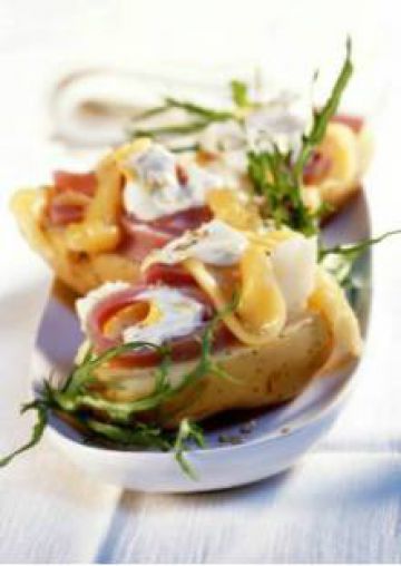 Pommes de terre farcies au jambon, à la crème et au cheddar Pommes de terre farcies au jambon, à la crème et au cheddar