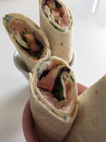 Wrap saumon fumé, tomates et fromage frais -WWEB 11 SP la tortilla Wrap saumon fumé, tomates et fromage frais -WWEB 11 SP la tortilla