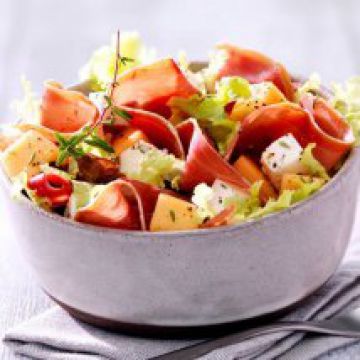 Salade, melon, fromage de brebis et jambon de Bayonne Salade, melon, fromage de brebis et jambon de Bayonne