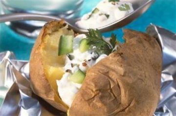 Pommes de terre au four, sauce au fromage blanc