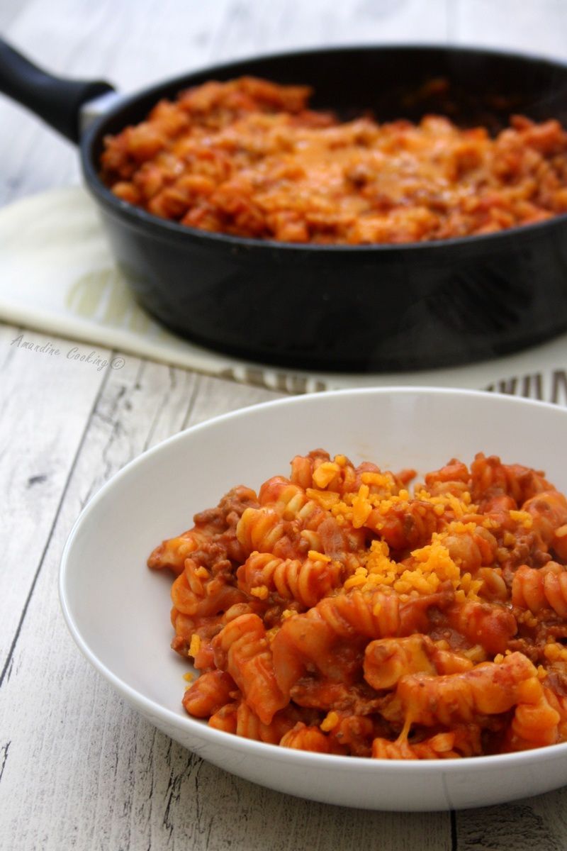 One pot pasta à la sauce tomate, boeuf haché et cheddar One pot pasta à la sauce tomate, boeuf haché et cheddar