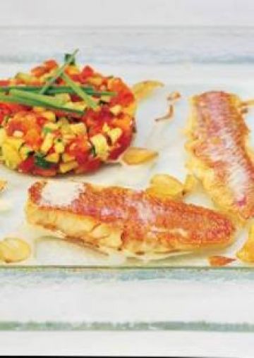 Rouget à la crème d'ail, ratatouille minute Rouget à la crème d'ail, ratatouille minute