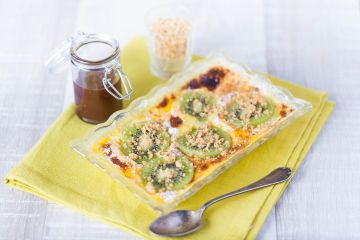 Gratin crumble kiwi et sauce au chocolat