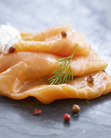 Saumon fumé aux oeufs brouillés Saumon fumé aux oeufs brouillés