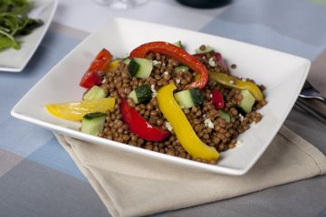 Salade de lentilles, poivrons et concombres Salade de lentilles, poivrons et concombres