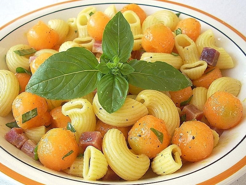 Salade de pâtes au melon, jambon de Parme et menthe Salade de pâtes au melon, jambon de Parme et menthe