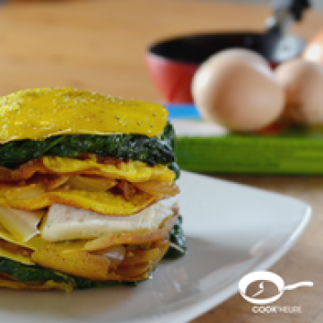 Omelette mille feuille aux épinards, oignons, ail et kiri Omelette mille feuille aux épinards, oignons, ail et kiri