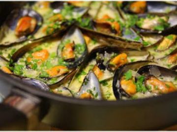 Moules à la crème et au vin blanc Moules à la crème et au vin blanc