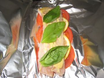 Papillotes de cabillaud à la tomate et basilic Papillotes de cabillaud à la tomate et basilic