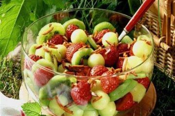 Salade de fruits : fraises/melon/kiwis Salade de fruits : fraises/melon/kiwis